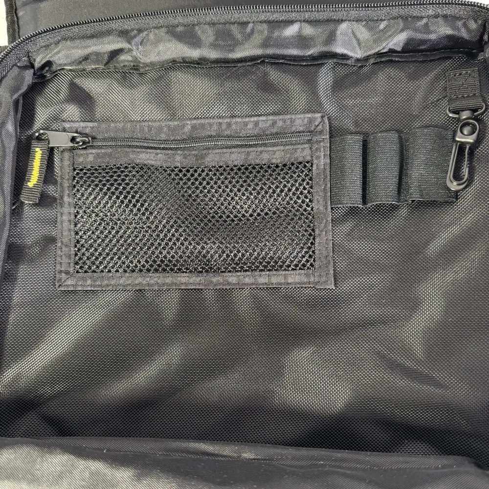 TARGUS Messenger Bag‎ City Gear Mini for Most Tablets/ipads - Black/Gray W Pouch